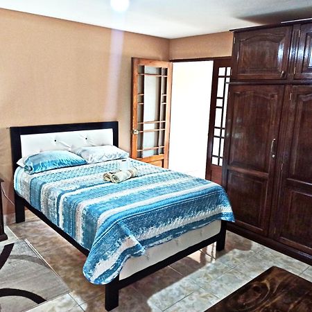 Residencial Moroni - Alojamiento En Cochabamba Bed & Breakfast Exterior photo