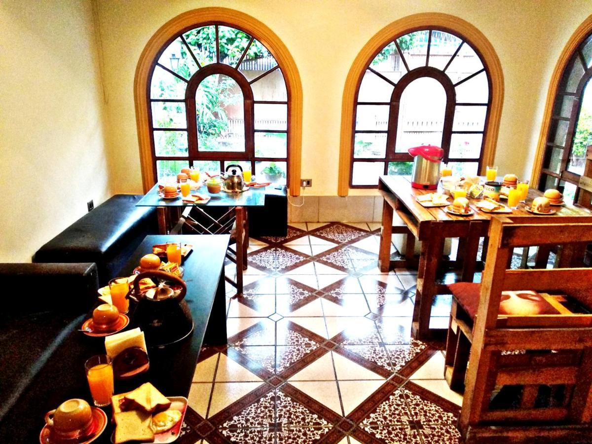 Residencial Moroni - Alojamiento En Cochabamba Bed & Breakfast Exterior photo
