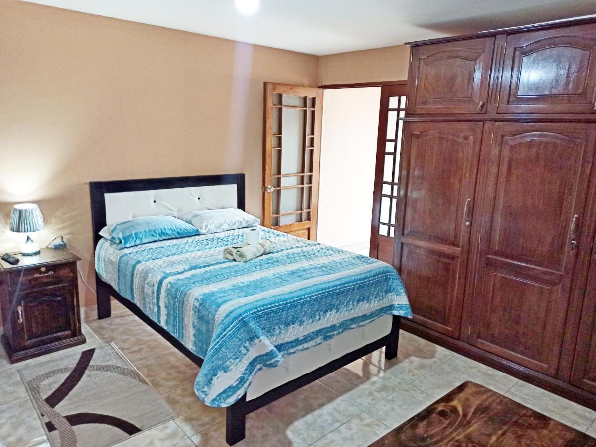 Residencial Moroni - Alojamiento En Cochabamba Bed & Breakfast Exterior photo