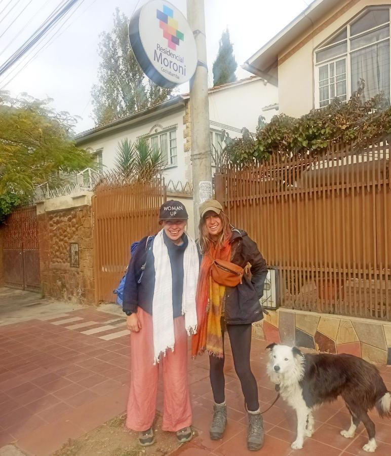 Residencial Moroni - Alojamiento En Cochabamba Bed & Breakfast Exterior photo