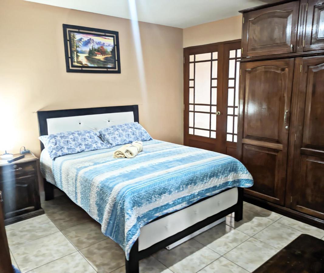 Residencial Moroni - Alojamiento En Cochabamba Bed & Breakfast Exterior photo