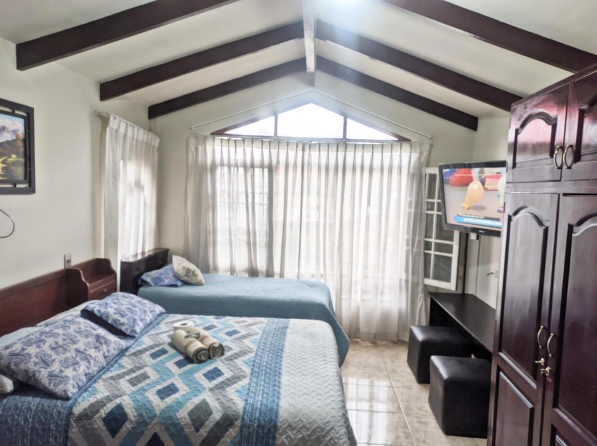Residencial Moroni - Alojamiento En Cochabamba Bed & Breakfast Exterior photo