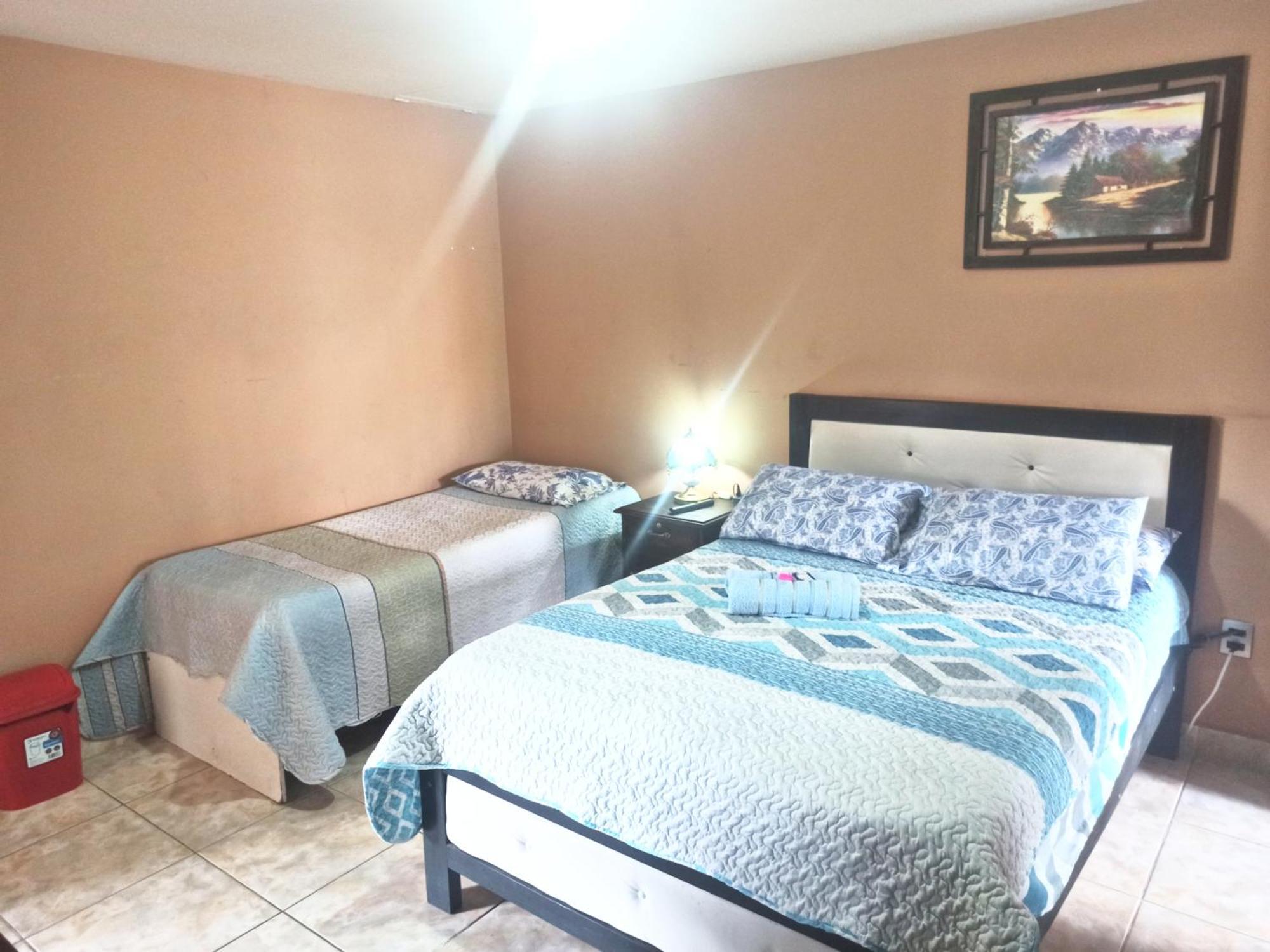 Residencial Moroni - Alojamiento En Cochabamba Bed & Breakfast Exterior photo