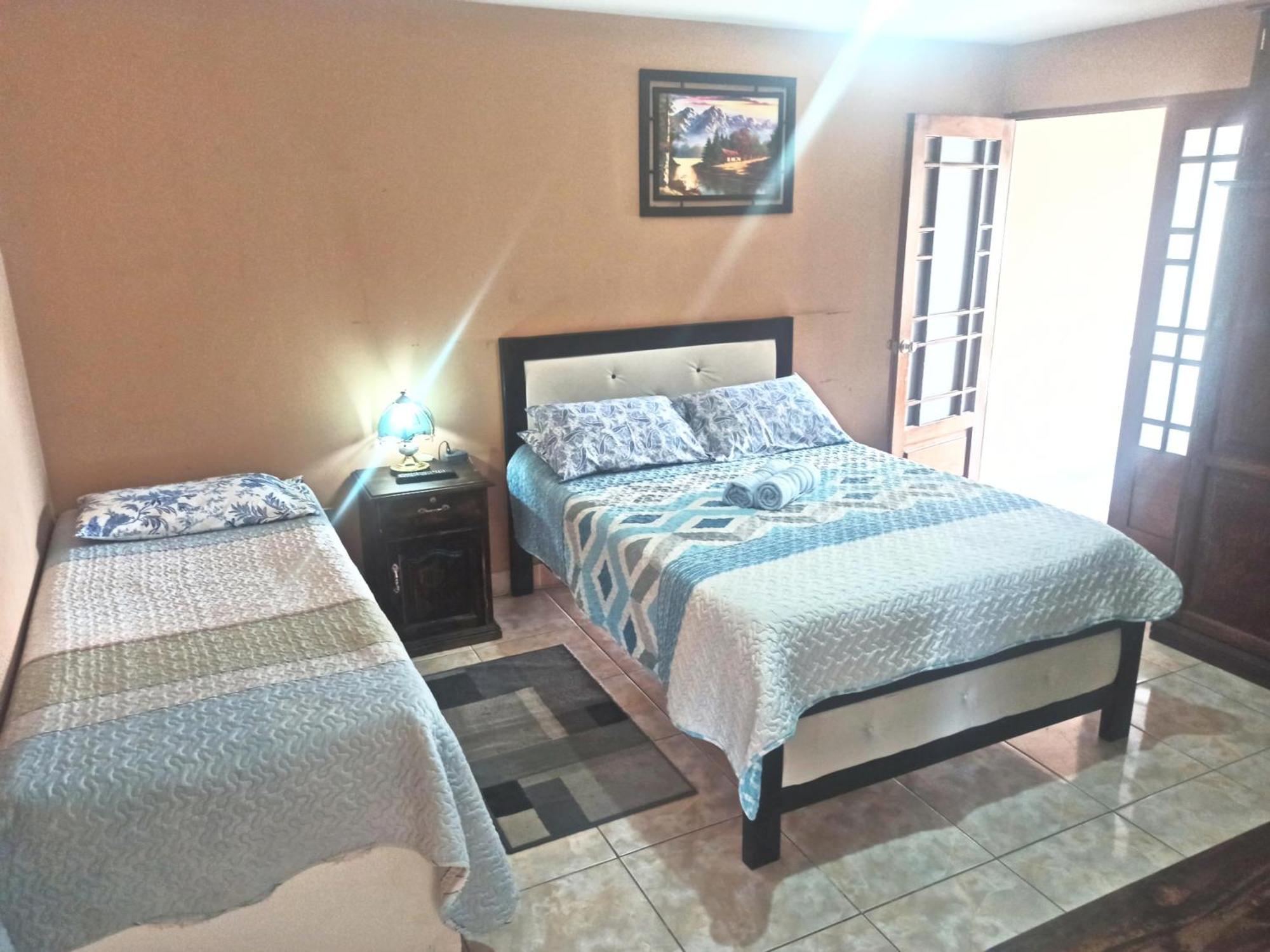 Residencial Moroni - Alojamiento En Cochabamba Bed & Breakfast Exterior photo