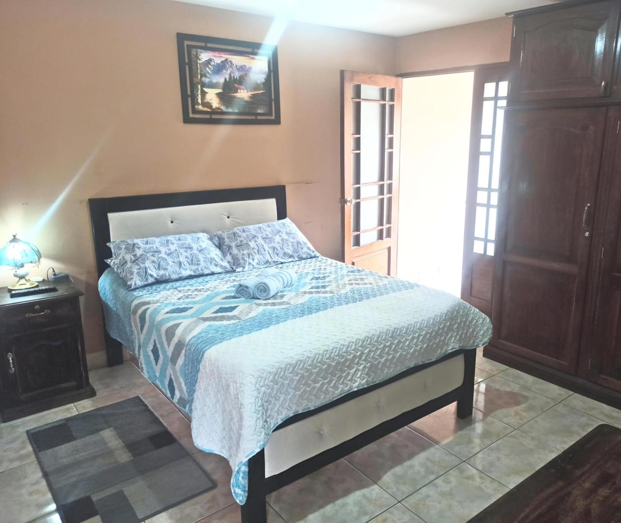 Residencial Moroni - Alojamiento En Cochabamba Bed & Breakfast Exterior photo