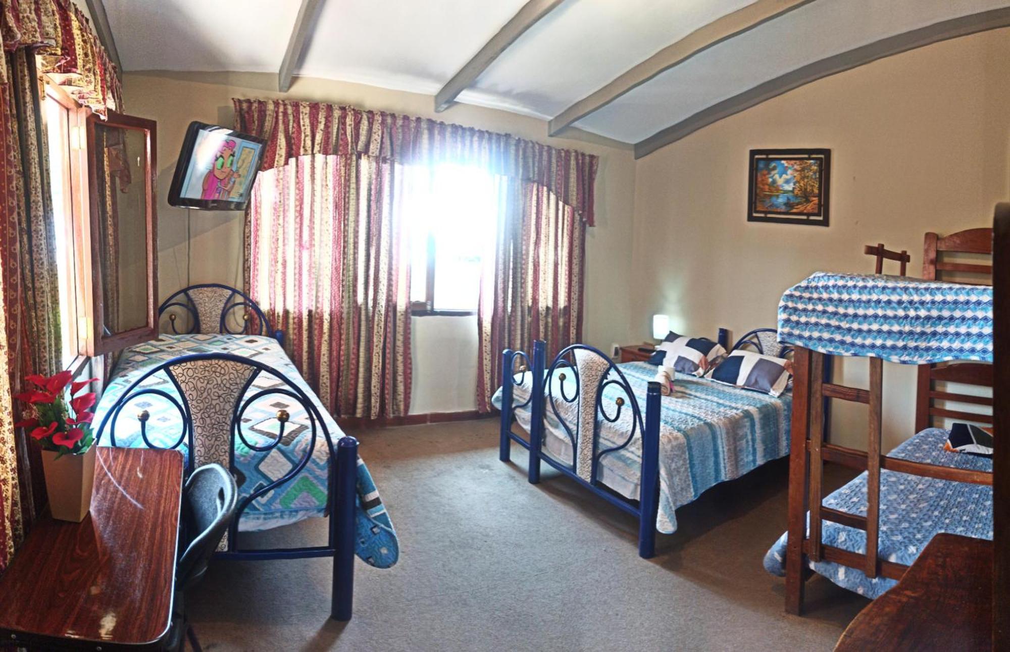 Residencial Moroni - Alojamiento En Cochabamba Bed & Breakfast Exterior photo