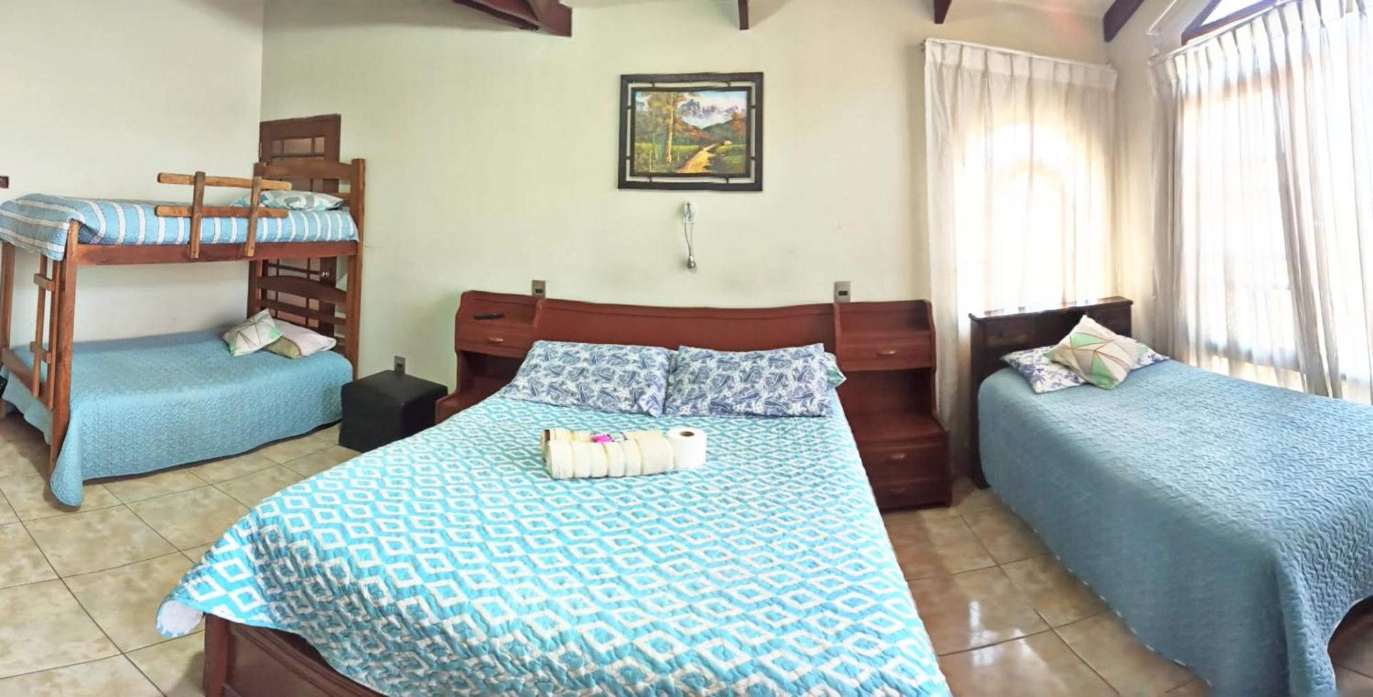 Residencial Moroni - Alojamiento En Cochabamba Bed & Breakfast Exterior photo